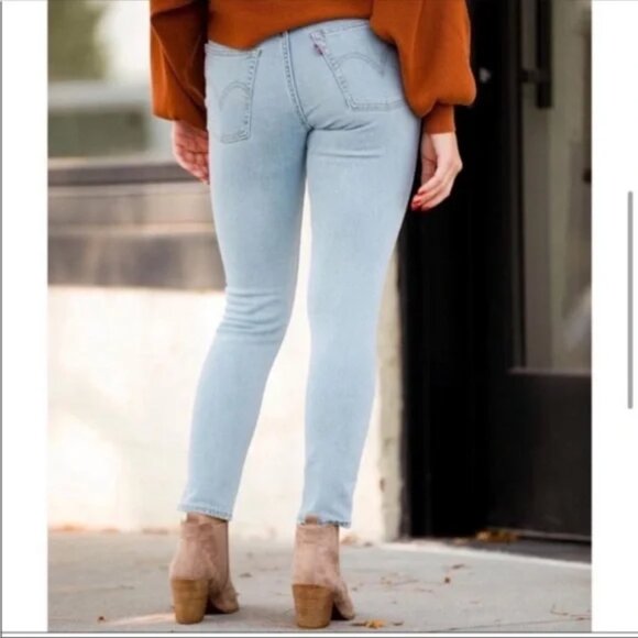 Levi's Light Blue High Rise Women Jeans - Picture 2 of 9